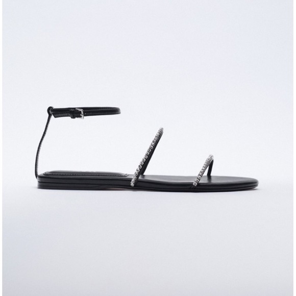 NWT. Zara Black Low Heeled Sandals. Size 7,5. - Picture 1 of 9